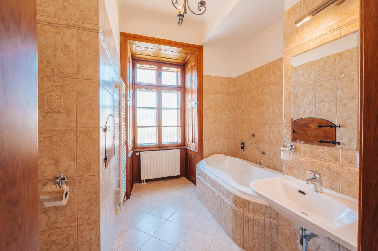 Hotel Zamek Hradek U Susice Extérieur photo